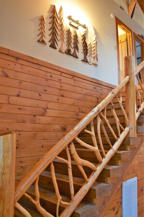 House, Multiple Beds (Fox's Den) | Staircase