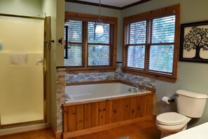 Bathroom - Fox's Den (Townsend)