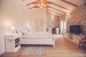 5 sovrum, värdeförvaringsskåp på rummet, wi-fi och sängkläder