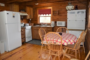 Cabin, 2 Queen Beds (River Dreaming) | Private kitchen