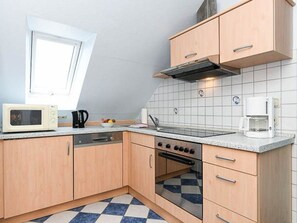 Jääkaappi, mikroaaltouuni, uuni, astianpesukone