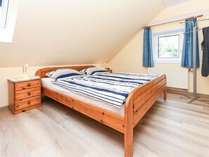 2 bedrooms, bed sheets