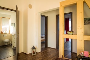 2 bedrooms, travel cot, free WiFi, bed sheets - Apartment in an idyllic location and great views (Dormettingen)