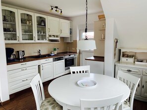 Kühlschrank, Mikrowelle, Ofen, Geschirrspüler