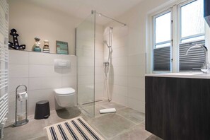 Unclassified image, 2 of 20, button