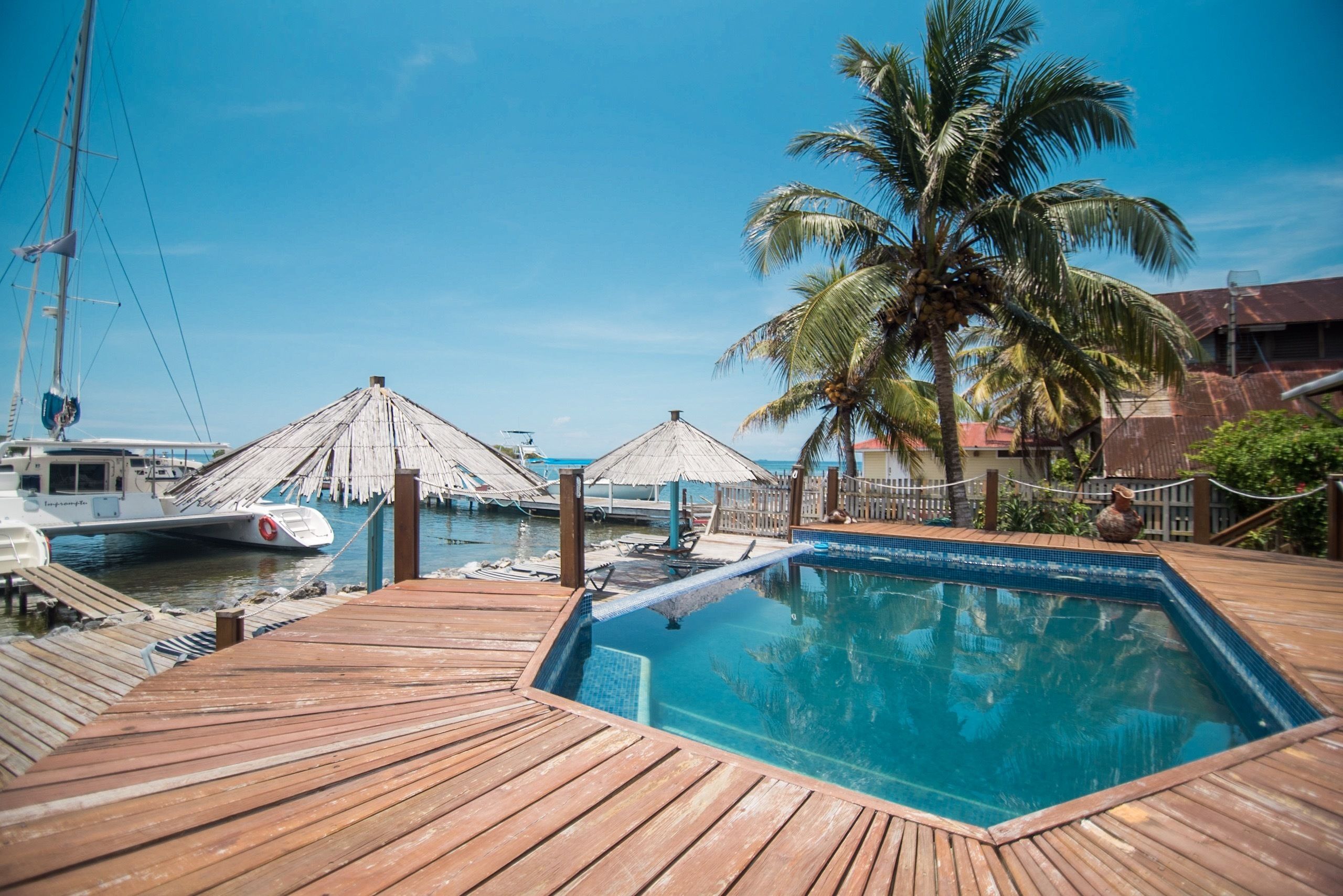 outdoor pool, open 7:00 am to 10:00 pm, pool loungers