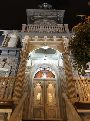 Mặt tiền nơi lưu trú