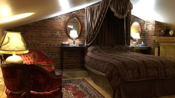 Habitació romàntica, diversos llits, no fumadors, vistes al pati | Roba de llit d'alta qualitat, cobrellits i decoració individual