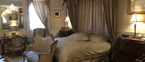 Suite royale, 1 trÚs grand lit, non-fumeur | Literie de qualité, couette en duvet, décor unique, ameublement unique