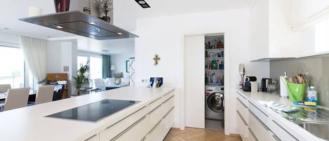 Fridge, oven, stovetop, dishwasher