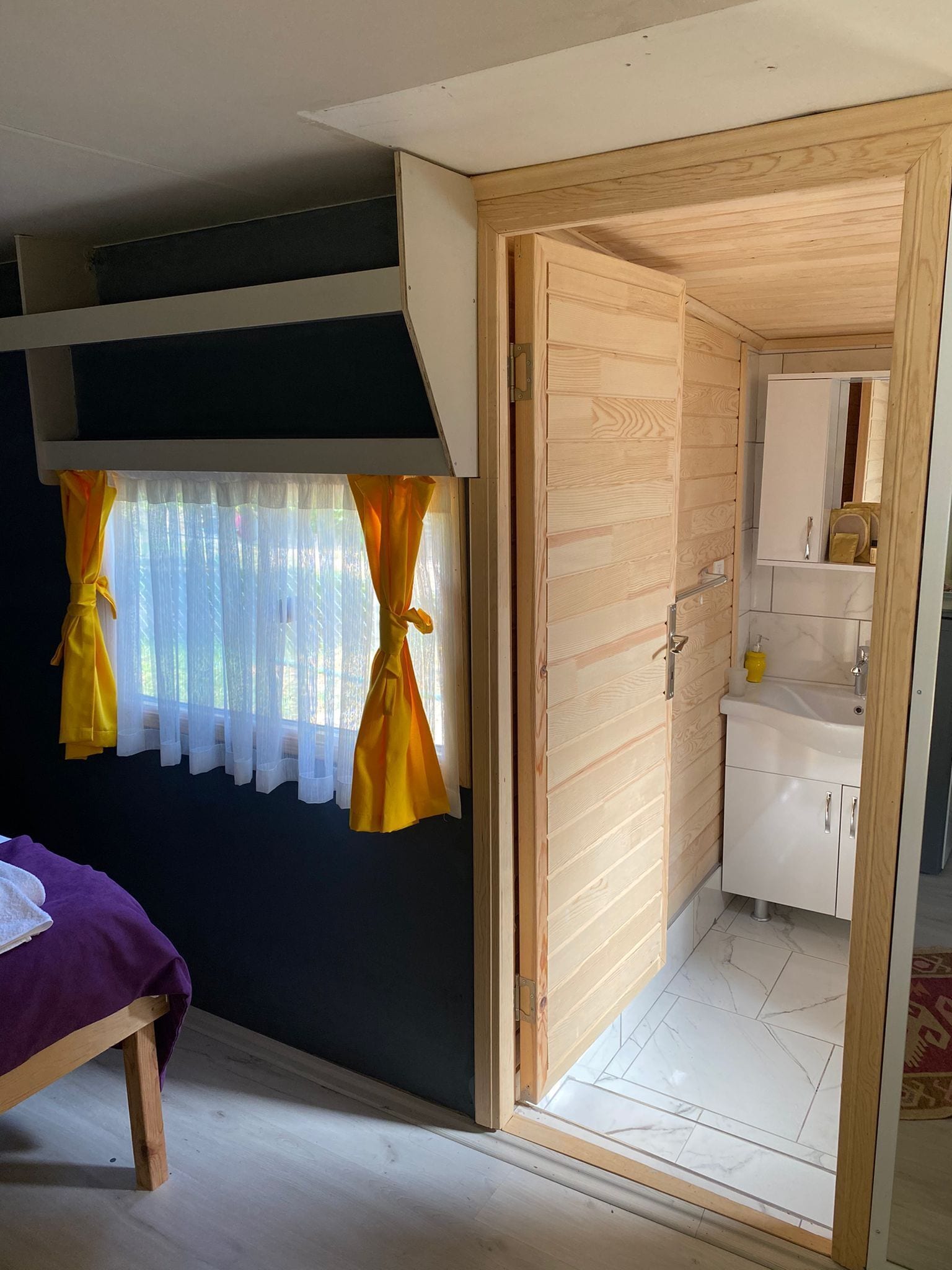 comfort room | bathroom | shower, hydromassage showerhead, free toiletries, hair dryer
