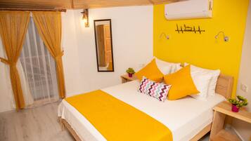 Deluxe Room | Minibar, desk, laptop workspace, free WiFi