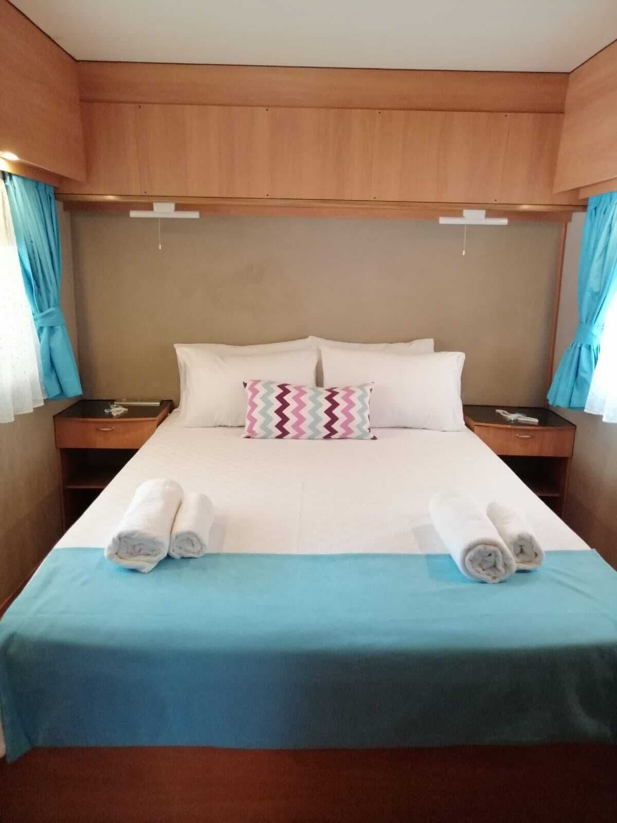 deluxe mobile home | 1 bedroom, minibar, desk, laptop workspace