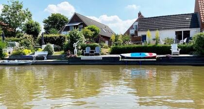 FERNBLICK: bellissimo appartamento di coccole a Greetsiel in una casa di ancoraggio direttamente sul Siel