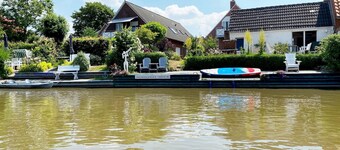 FERNBLICK: Chic, colorful 2-room apartment with balcony in a top location directly on the Siel