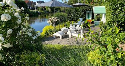 FERNBLICK: Schicke farbenfrohe 2-Zi-Fewo mit Balkon für den Urlaub zu zweit
