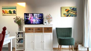 TV connectée, lecteur de DVD, livres