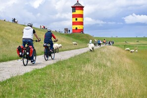 Miscellaneous - FERNBLICK: Chic, colorful 2-room apartment with balcony in a top location directly on the Siel (Greetsiel, Nordsee/Ostfriesland)