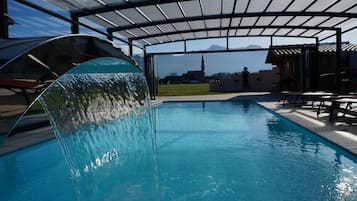 UppvÀrmd pool