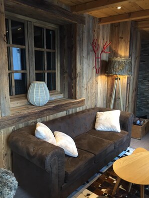 TV - MAGNIFICENT HAMEAU DES ARCHES APARTMENT, PARADISKI (PEISEY NANCROIX)