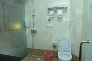 A bathroom with a toilet, a shower, and a glass-enclosed shower stall. - Quanzhou Yongchun Qiaoyou Business Hotel (Yongchun)