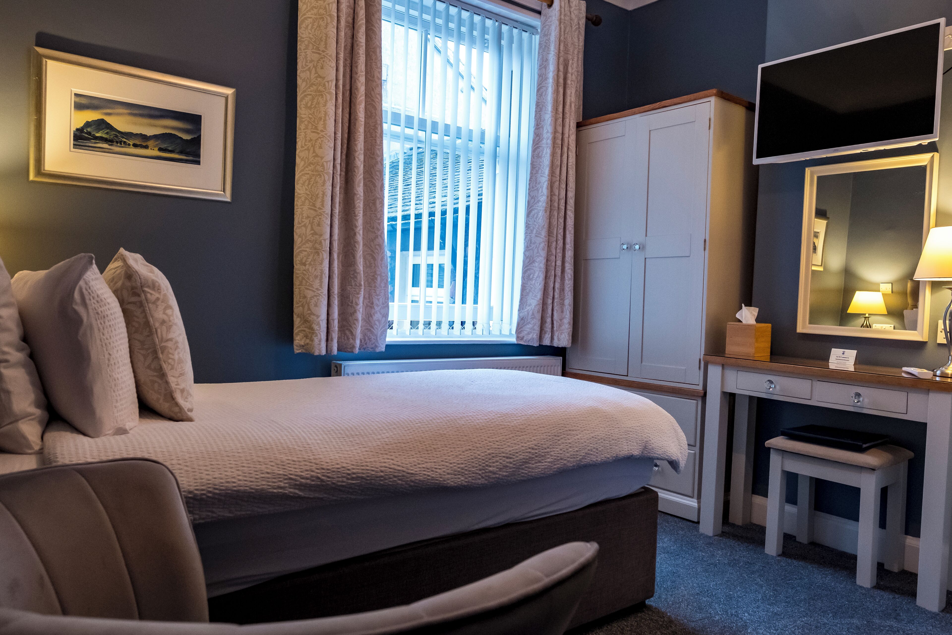 Enkeltrom – standard | Skrivebord, blendingsgardiner, wi-fi (inkludert) og sengetøy