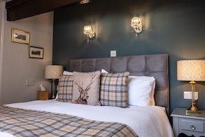 Premium-Doppelzimmer | Schreibtisch, Verdunkelungsvorhänge, kostenloses WLAN, Bettwäsche