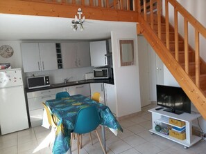 冰箱、微波炉、烤箱、炉灶