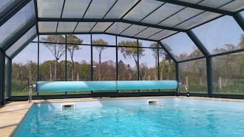 Piscina interna, piscina aquecida