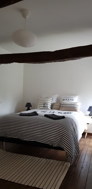 4 habitaciones, tabla de planchar con plancha y wifi gratis 