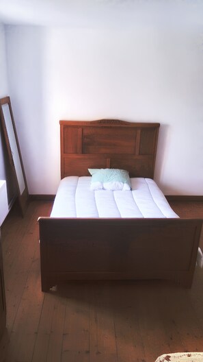 4 bedrooms, iron/ironing board