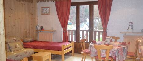 Iron/ironing board, free WiFi, wheelchair access