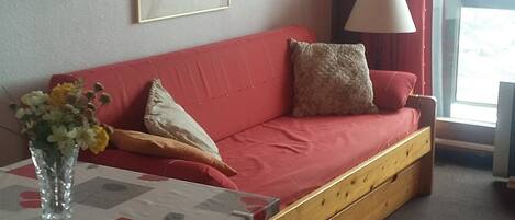 Fernseher, Videospiele, DVD-Player, Tischfußball