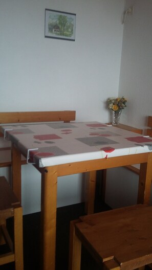Dining - Studio sleeping comfort with views for summer and winter (Villarembert)