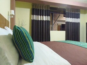 Quarto casal urbano, 1 cama de casal, para não fumantes | 2 quartos, edredons de pluma, Wi-Fi de cortesia, roupa de cama