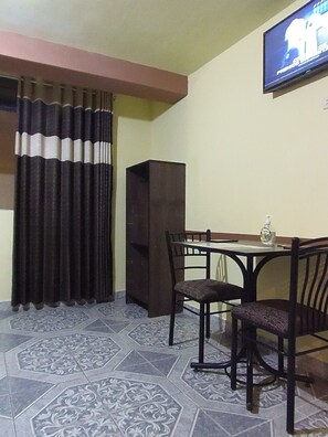 City tweepersoonskamer, meerdere bedden, niet-roken | 2 slaapkamers, donzen dekbedden, gratis wifi, beddengoed