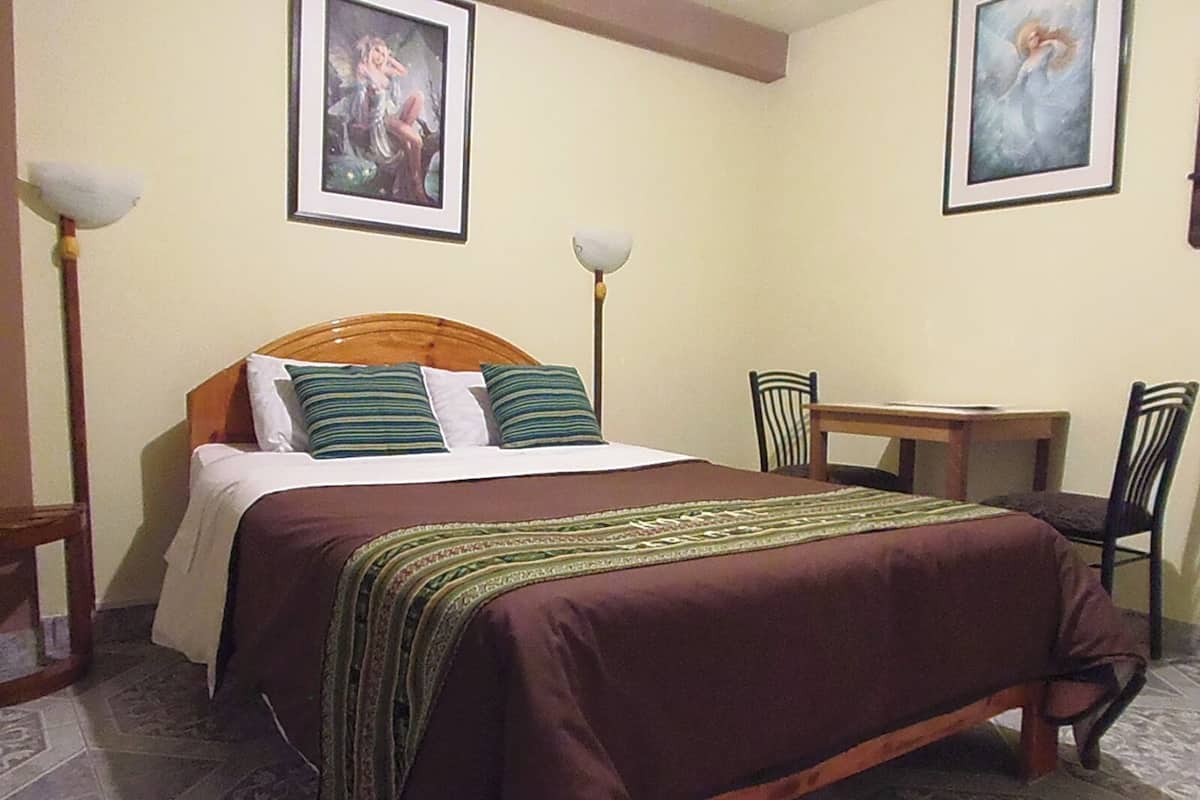Quarto solteiro básico, 1 cama de casal, para não fumantes | 2 quartos, edredons de pluma, Wi-Fi de cortesia, roupa de cama
