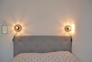 1 bedroom, desk, iron/ironing board, travel crib - "La merveille de VERMEIL", , large bright studio, 2 km from ALBI center (Albi)