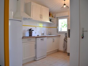 Fridge, microwave, oven, stovetop - "La merveille de VERMEIL", , large bright studio, 2 km from ALBI center (Albi)