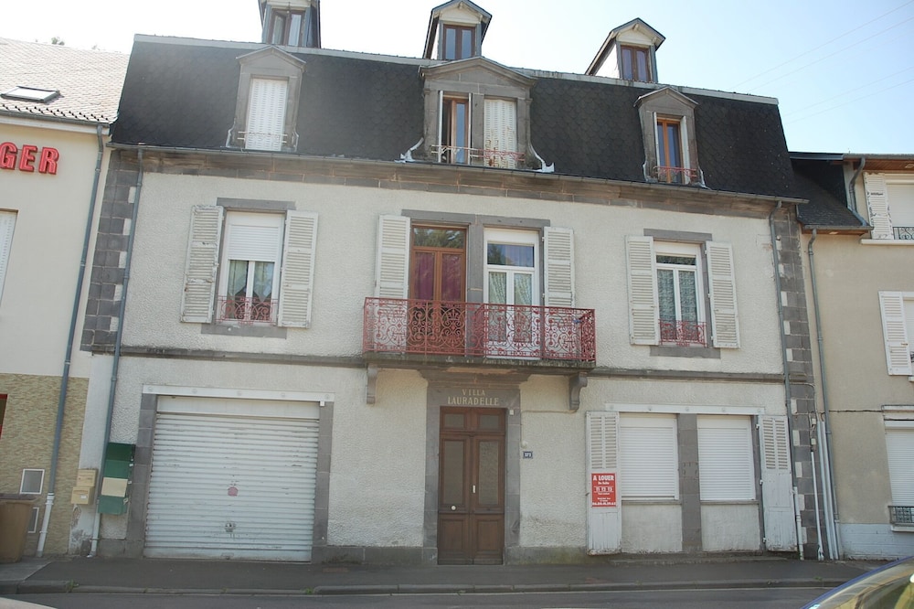 APARTMENT VERY WELL LOCATED IN LA BOURBOULE