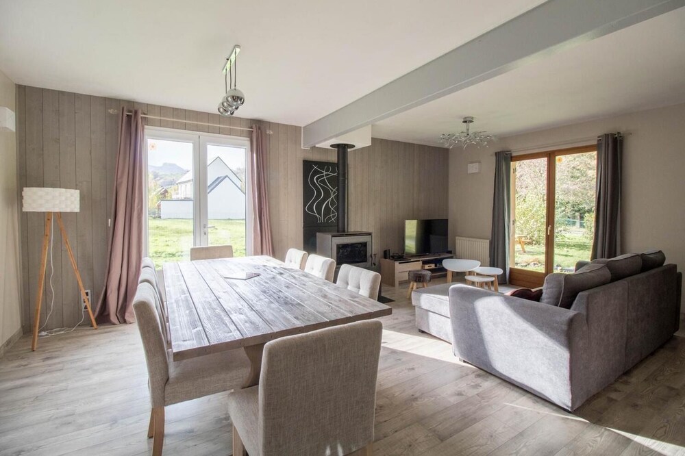 Pleasant chalet at the foot of the Sancy massif