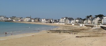 Apartment with garden in quiet and well placed residence wi-fi near beaches