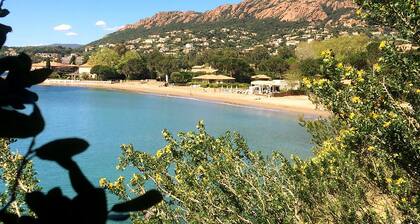 villa in Agay - Saint-Raphaël, two steps from the beach and shops, absolute calm