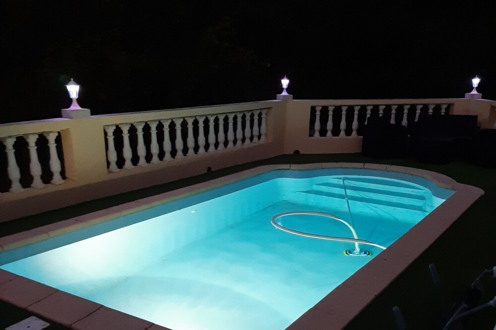 Detached house with pool