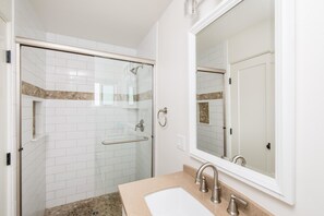 House, Multiple Beds | Bathroom