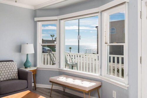 Pacific Bungalow & Tiny House