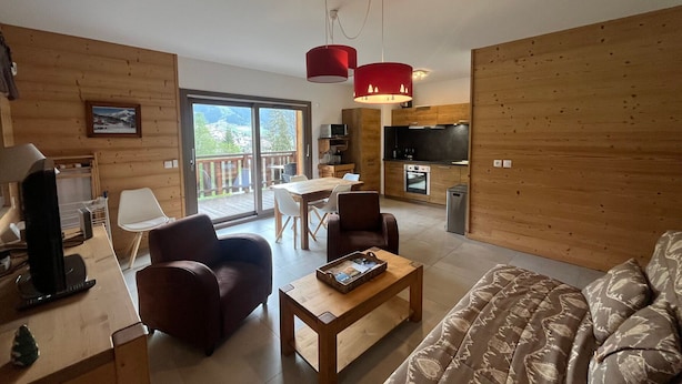 A modern interior with a sofa, coffee table, and dining area. - Spacious 3* Apartment - 6 ppl with balcony in Châtel (Châtel)