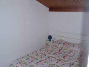2 chambres, fer et planche à repasser, lit parapluie, Wi-Fi gratuit