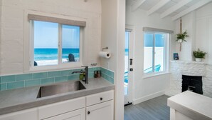 Private kitchen - Pacific Villas: Unit 2 (Oceanside)