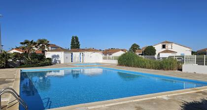 Maisonnette avec piscine Ă 1800m de la plage